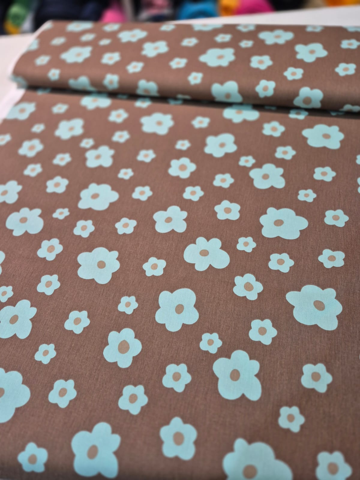 imagen de Gabardina flor marron