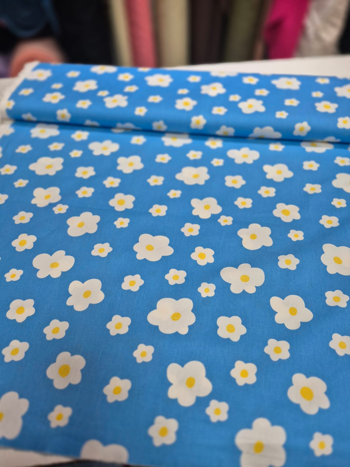 imagen de Gabardina flor celeste