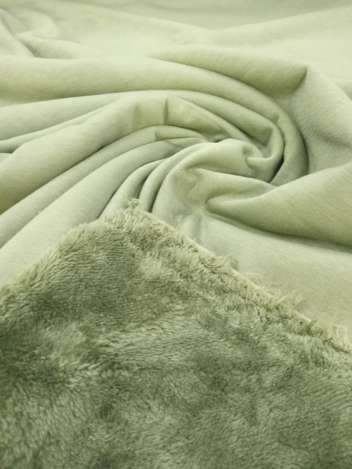 imagen de Jersey con corderito verde