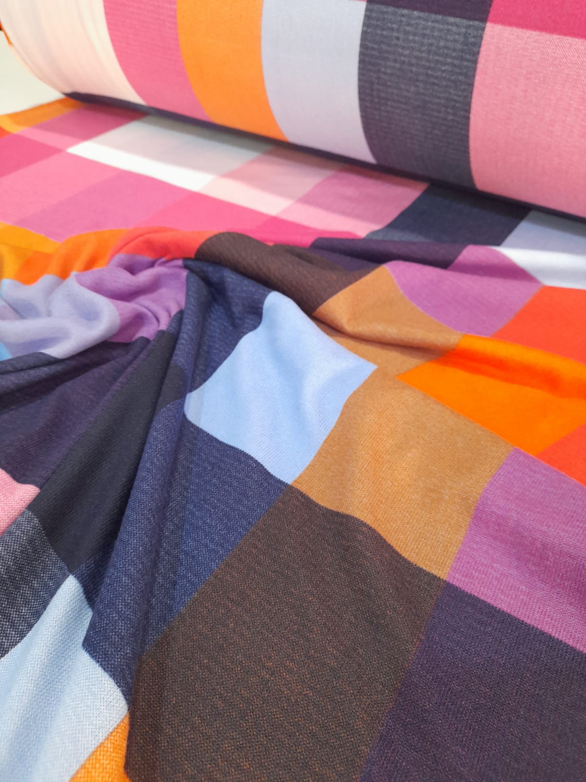imagen de Lanilla estampada a cuadros con azul