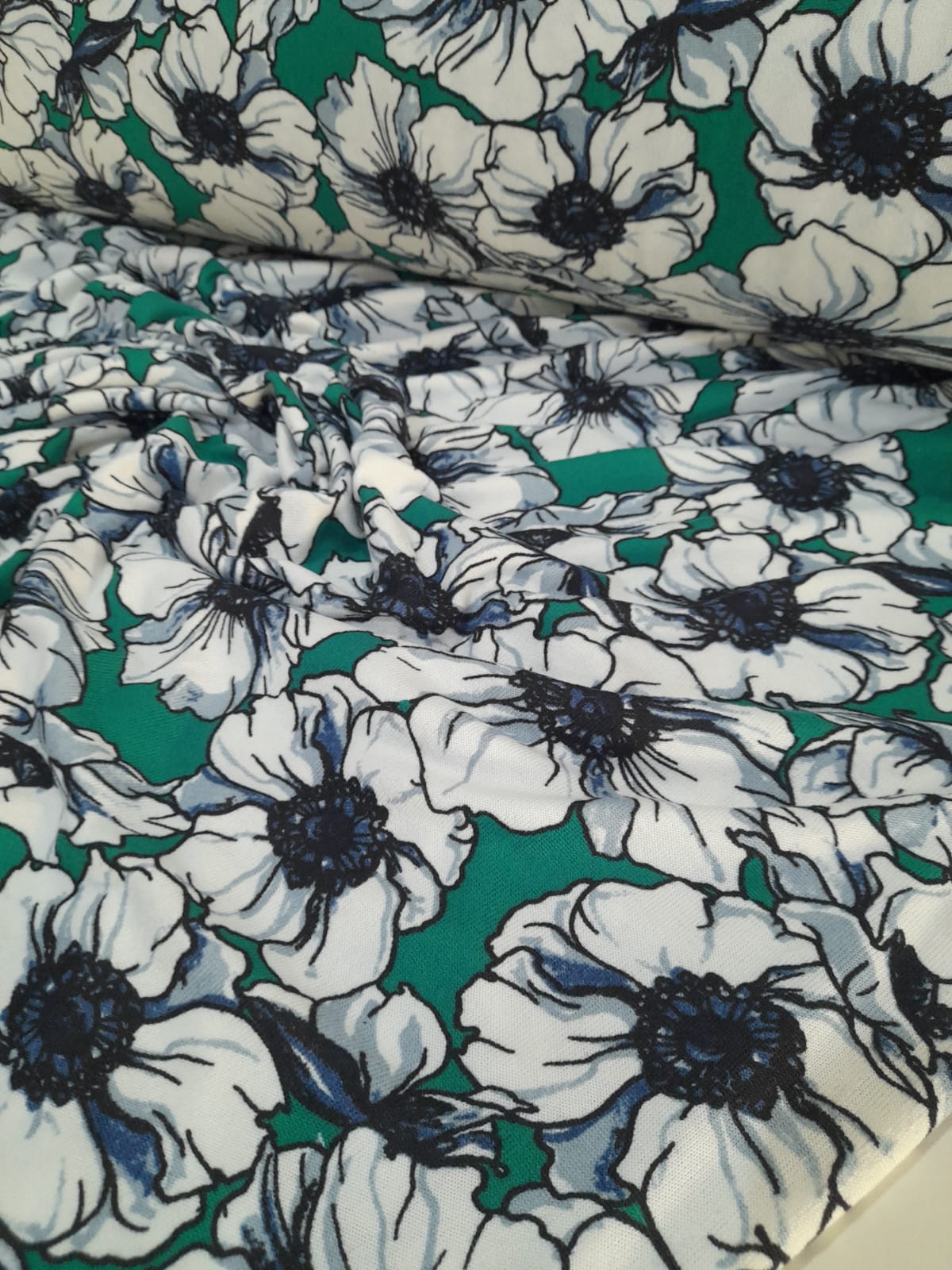 imagen de Lanilla estampada floreada fondo verde