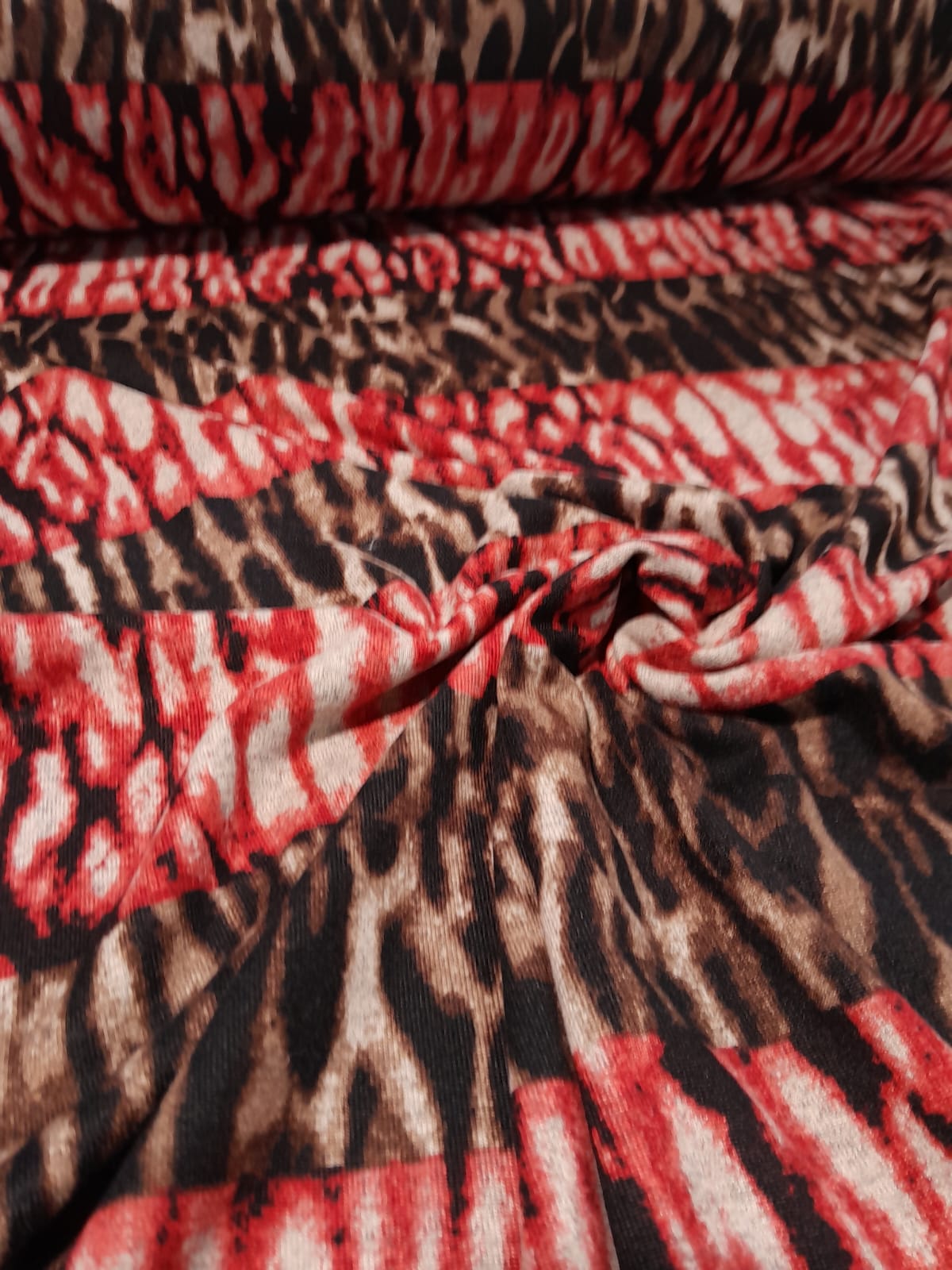 imagen de Lanilla estampada animal print rojo y marron