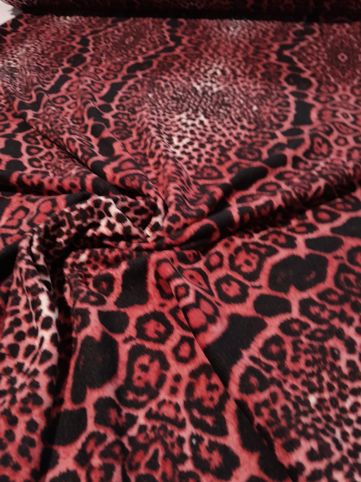 imagen de Lanilla estampada animal print reptil