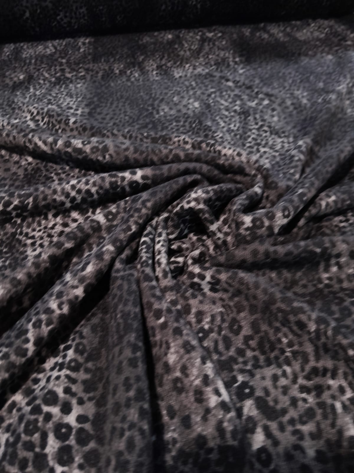 imagen de Lanilla estampada animal print colores oscuros