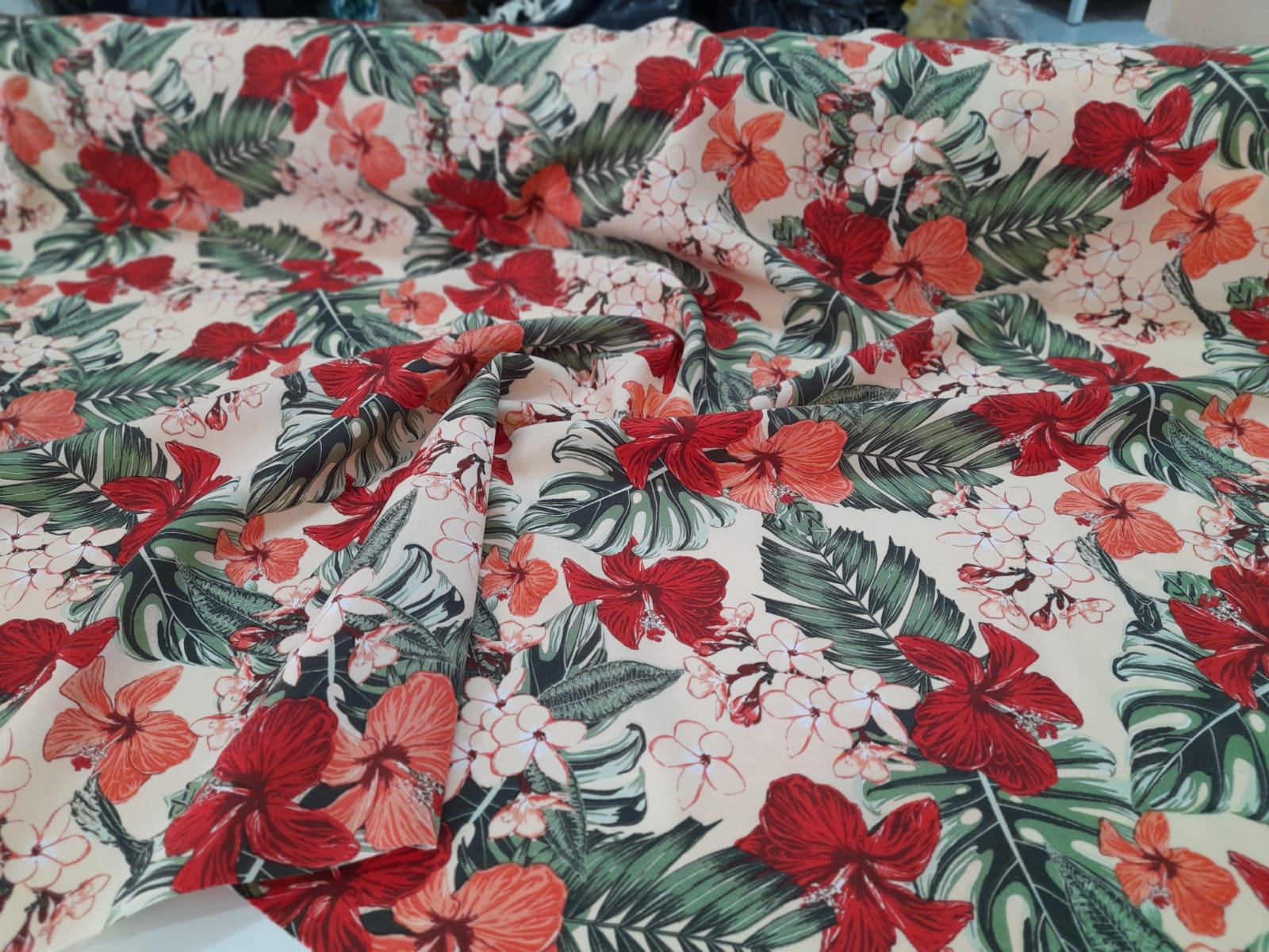 imagen de Mecánica Estampada hojas rojas