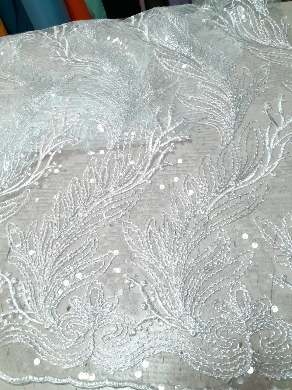 imagen de Microtul bordado offwhite 02