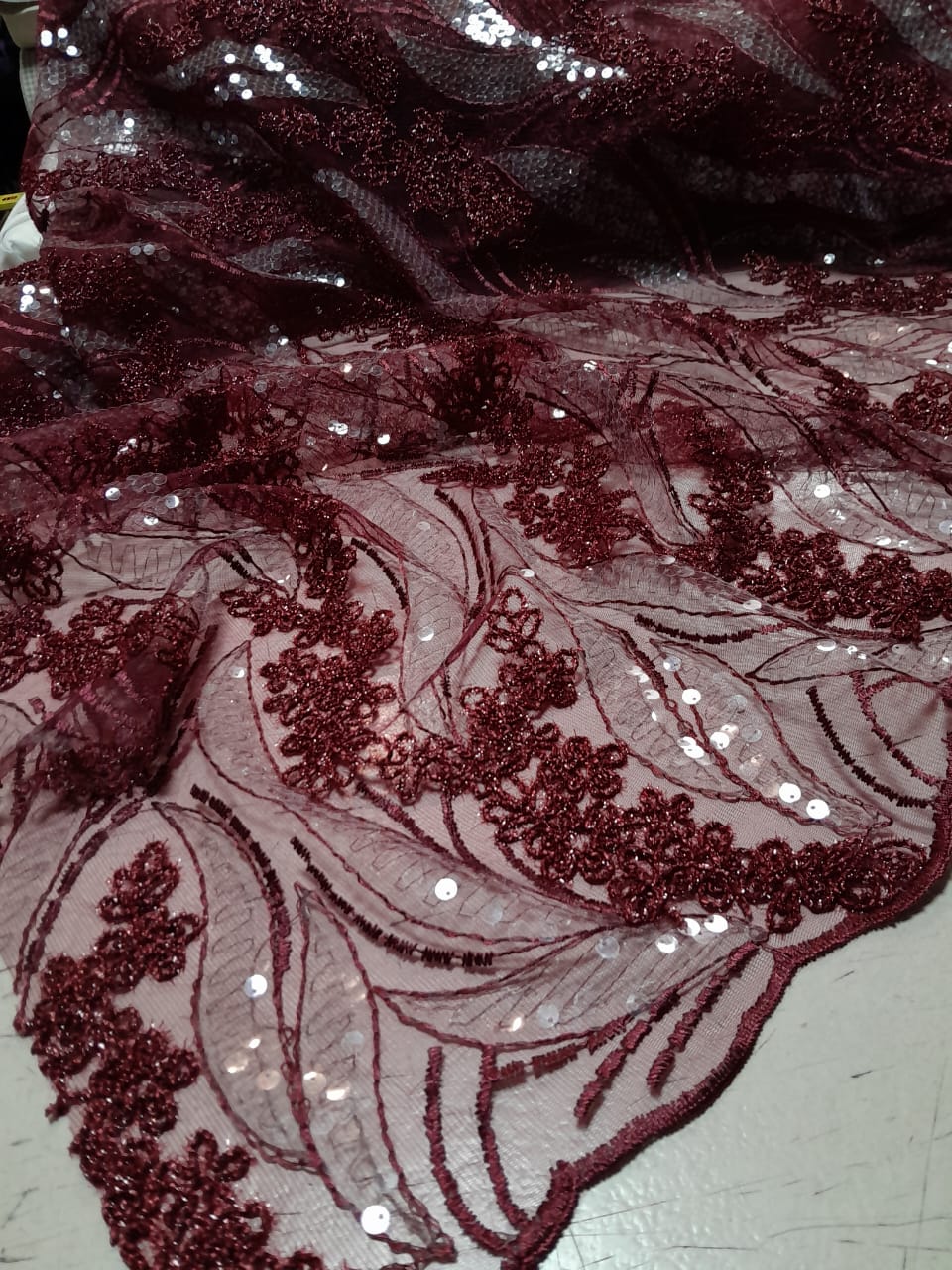 imagen de Microtul bordado bordo