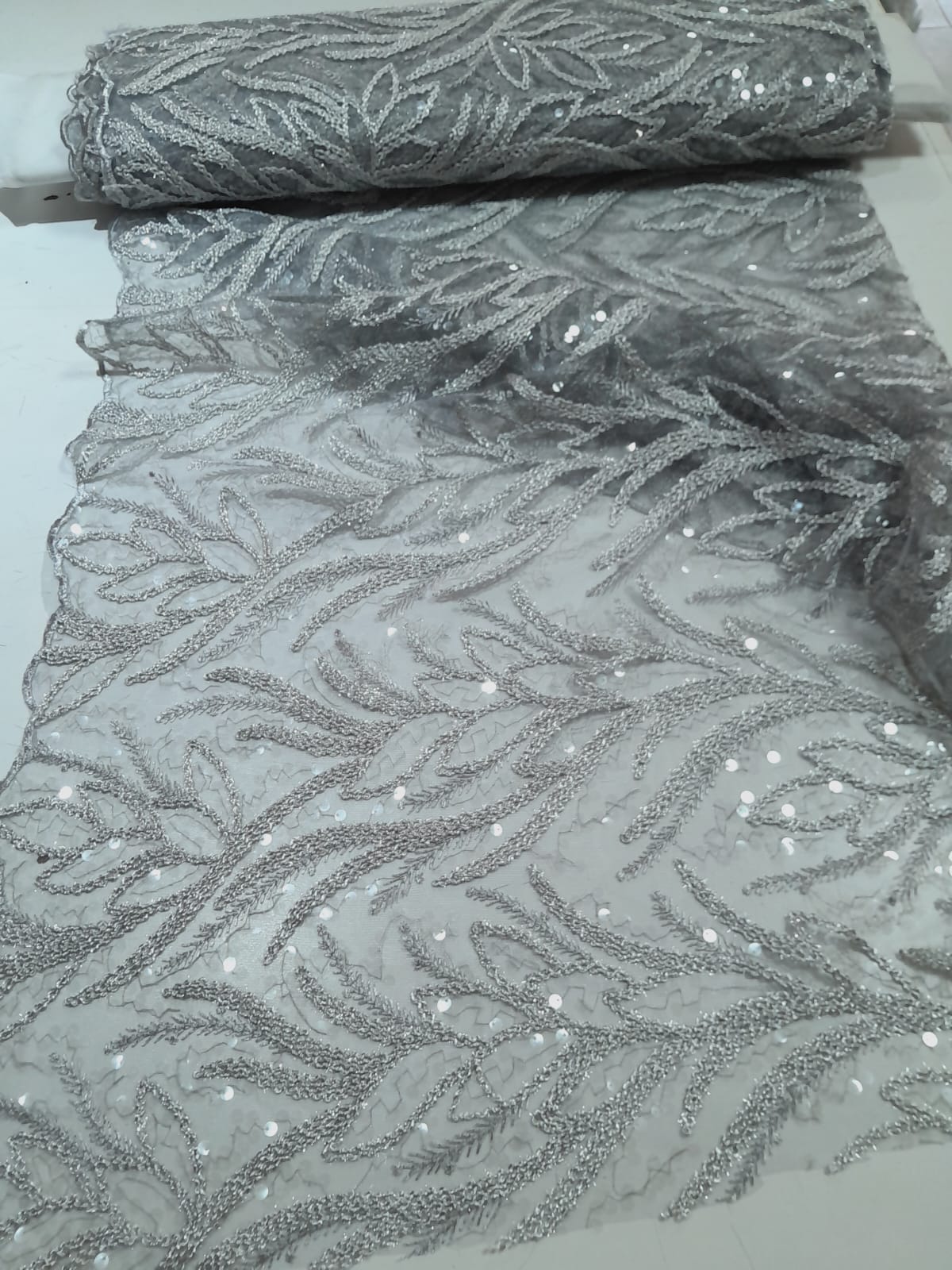 imagen de Microtul bordado plata