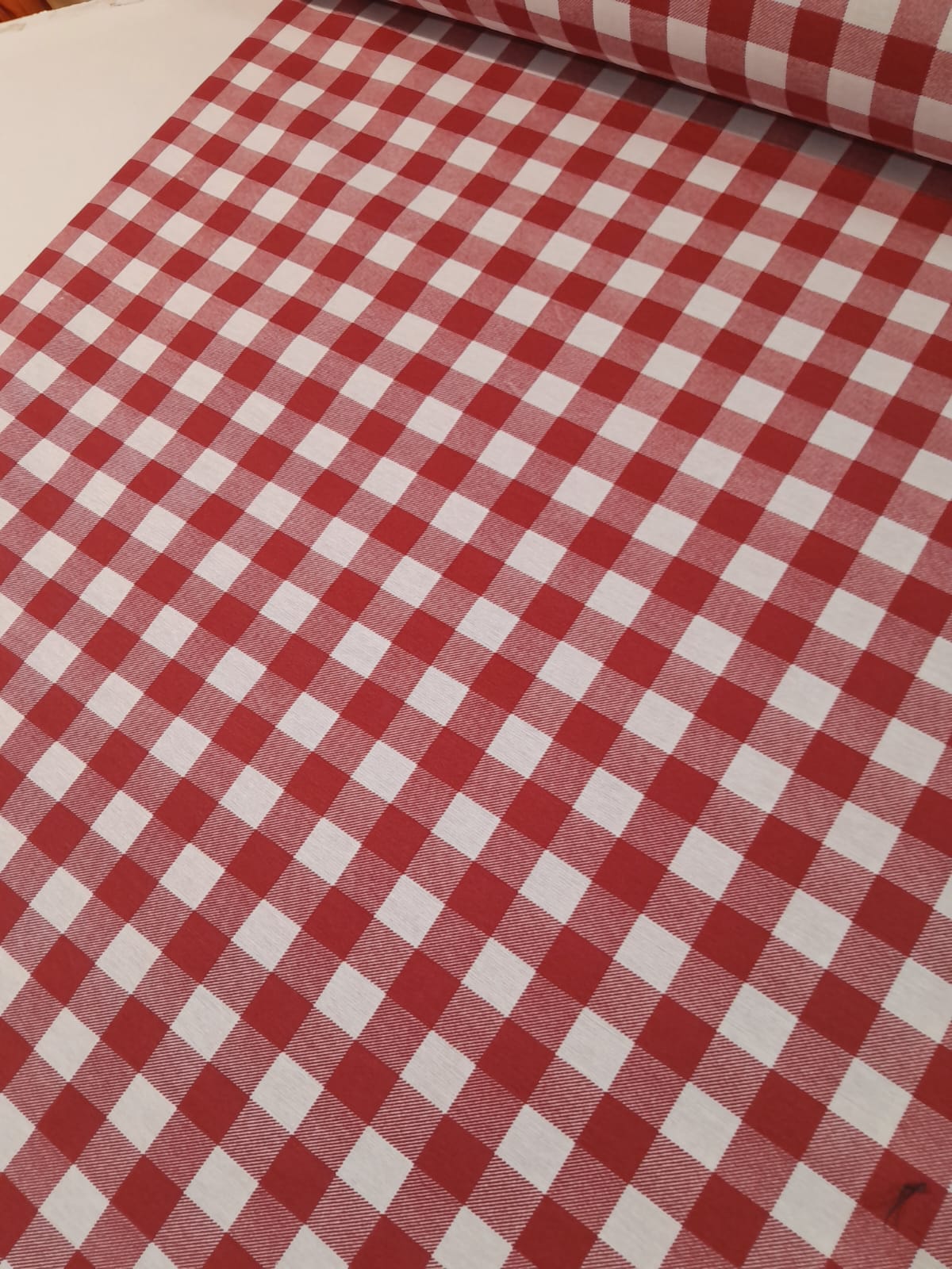 imagen de Mil usos cuadrito rojo y blanco