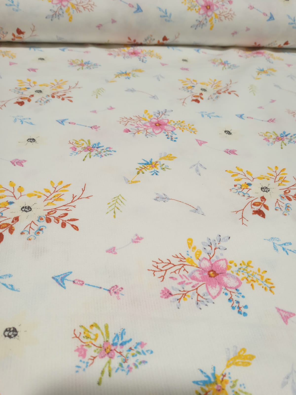 imagen de Pique estampado flores y flechas
