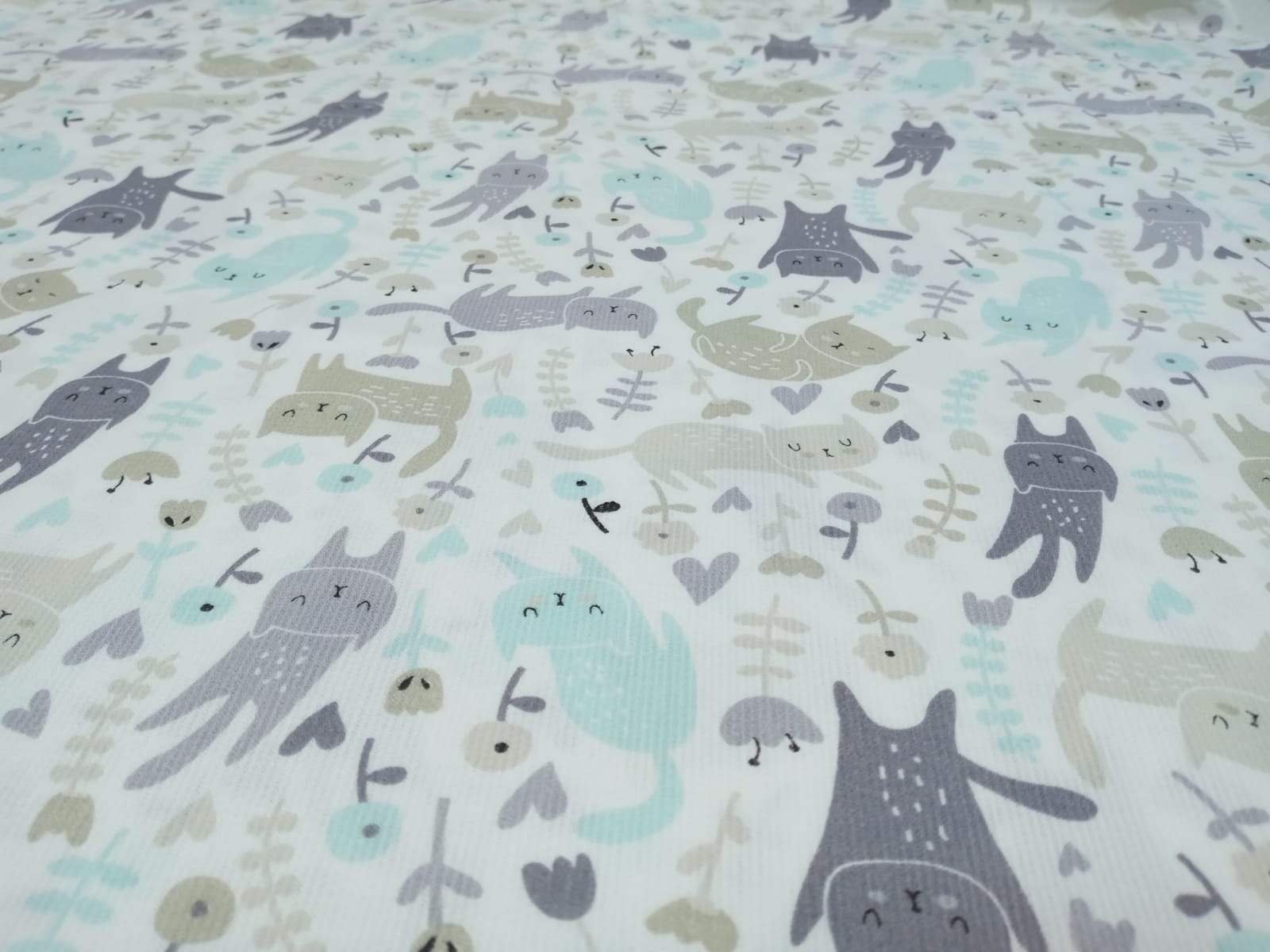 imagen de Pique estampado gatos color pastel