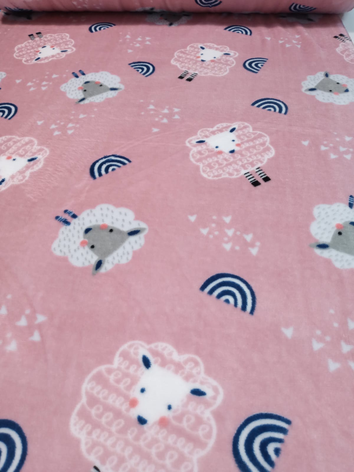 imagen de Polar soft estampado ovejitas y arcoiris
