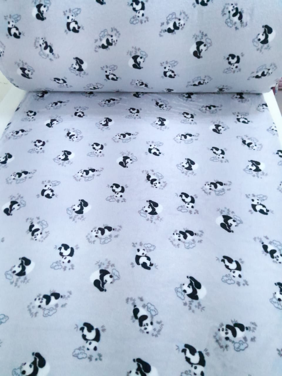 imagen de Polar soft estampado oso panda gris