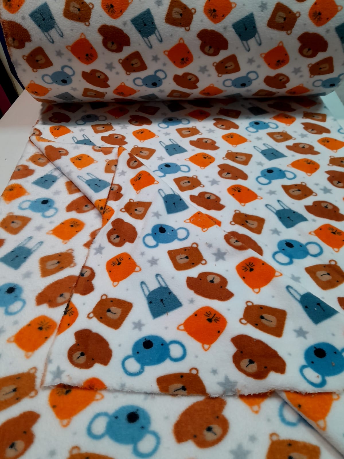 imagen de Polar soft estampado caritas osos