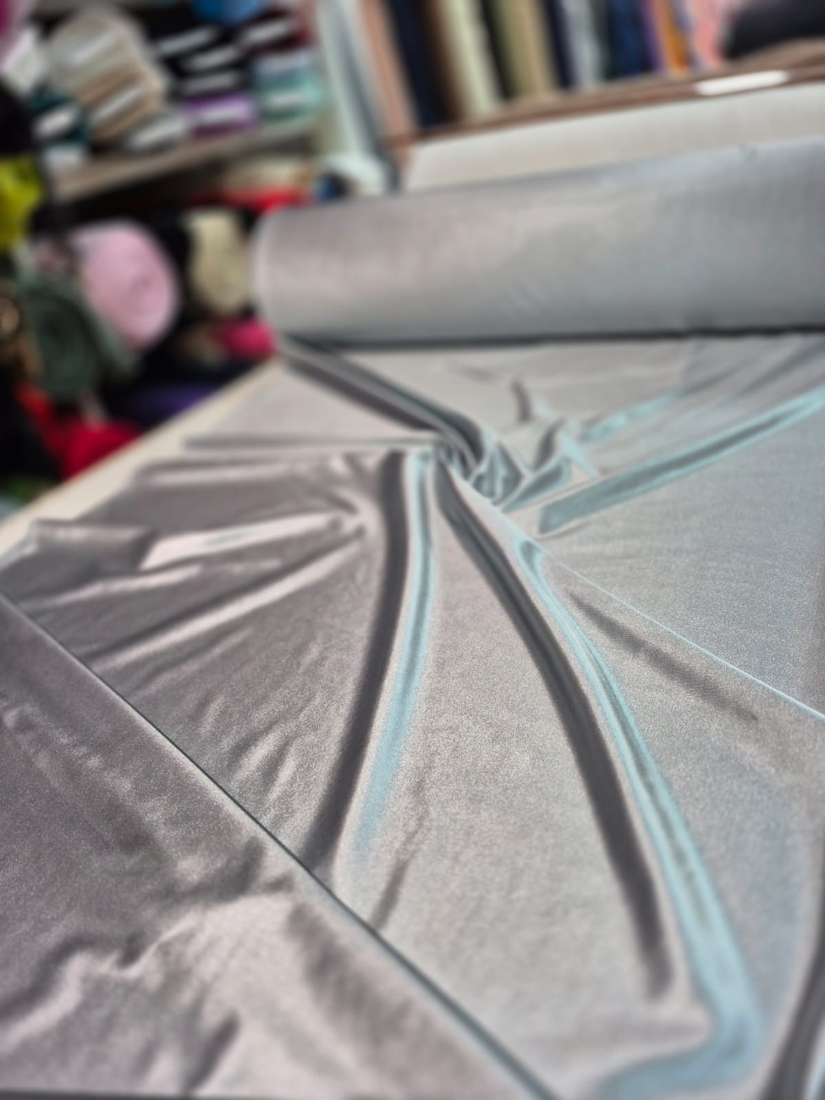 imagen de Saten de punto gris plata