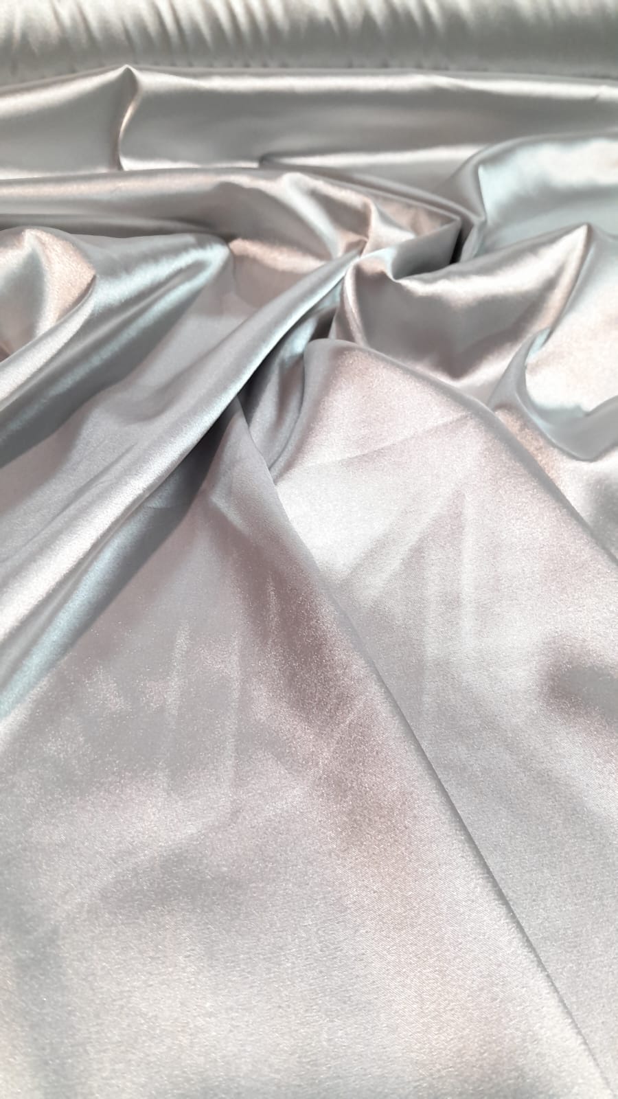 imagen de Satén elastizado gris plata/plateado