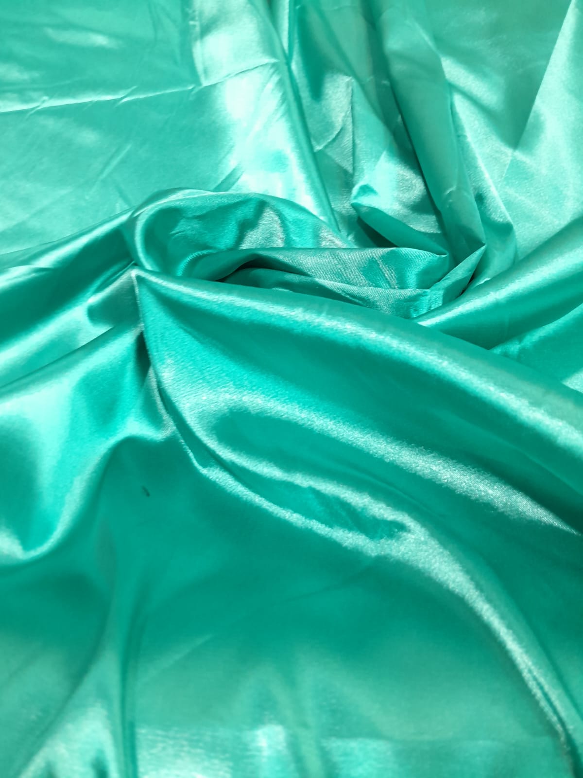 imagen de Saten elastizado verde esmeralda