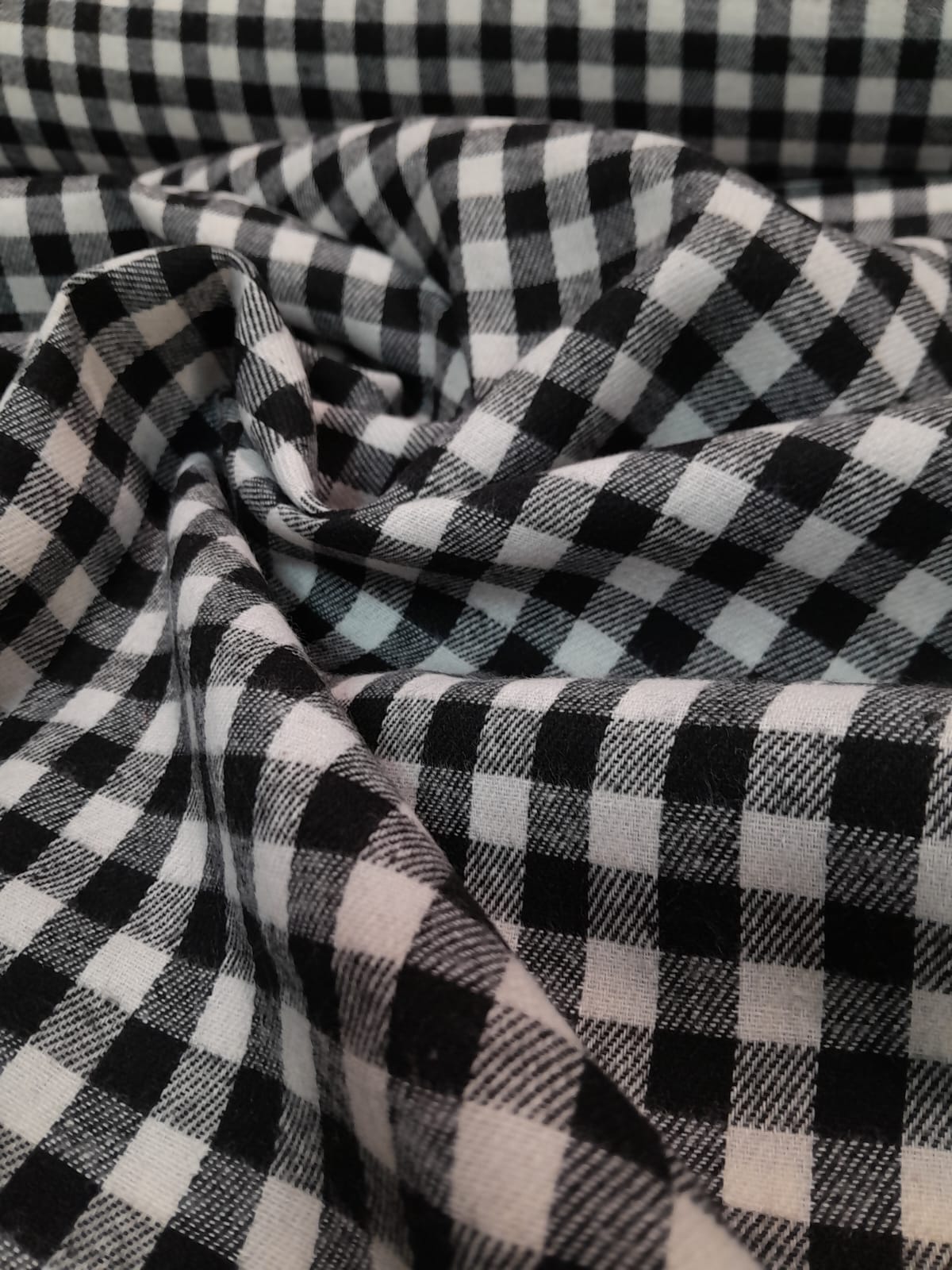 imagen de Viyela escoces blanco y negro