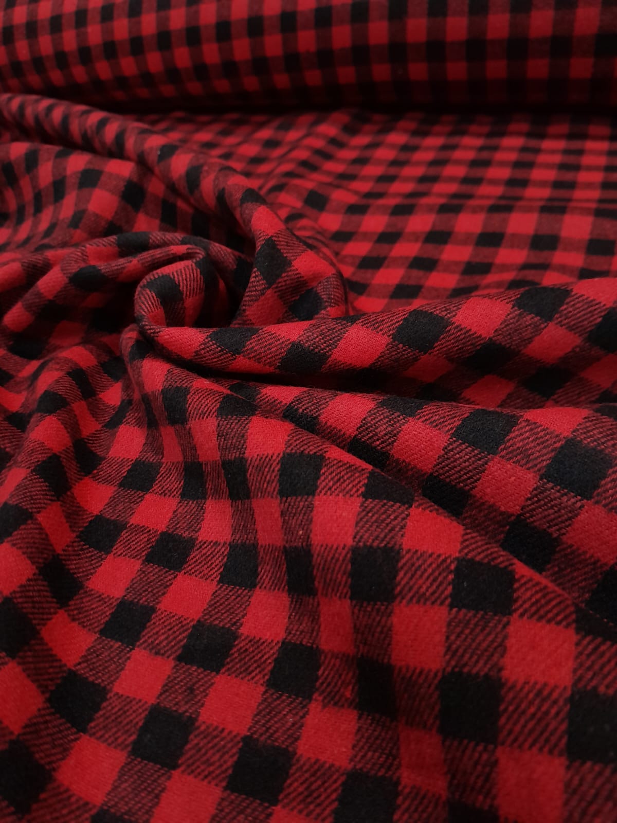 imagen de Viyela escoces rojo y negro