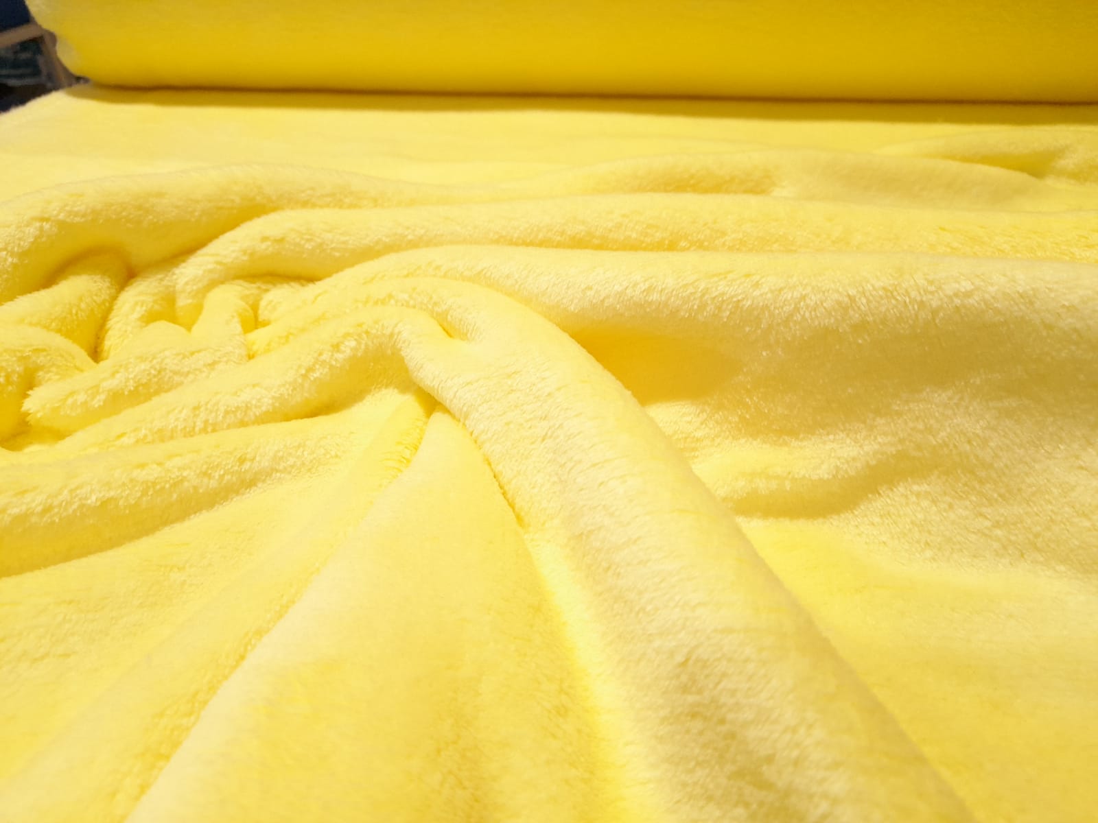 imagen de Polar soft liso amarillo patito