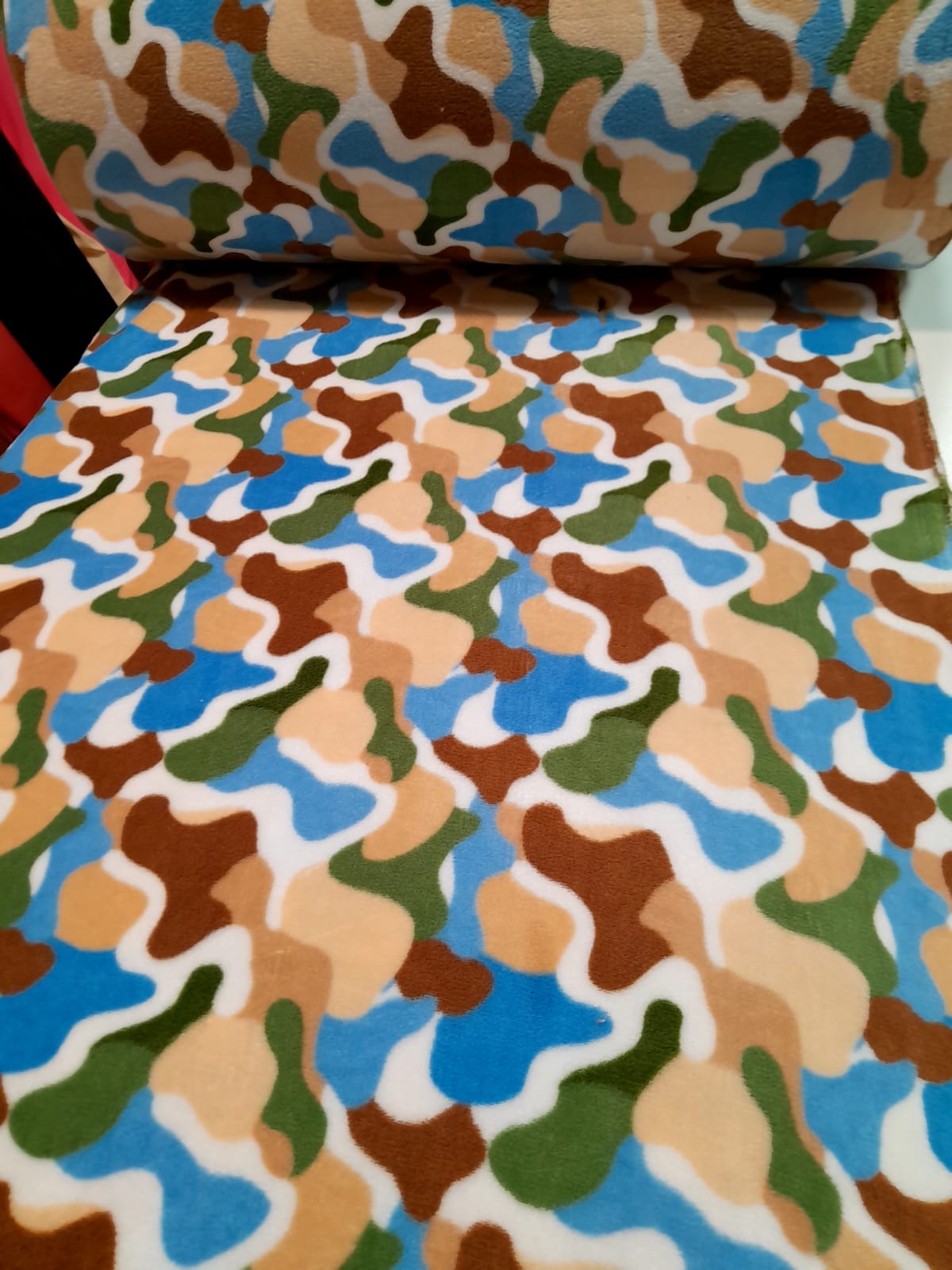 imagen de Polar soft estampado camuflado multicolor 2
